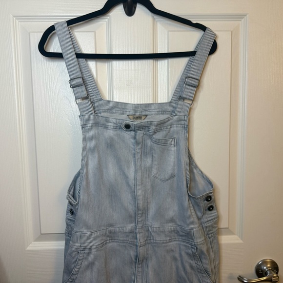 Duluth Trading Co Women's Rootstock Gardening Zip-Front Overalls - Picture 9 of 12